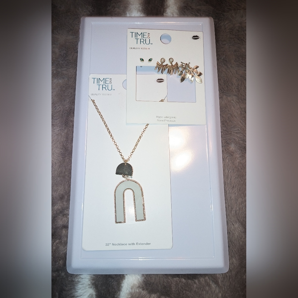 🆕Time and Tru Fashion BUNDLE Set Necklaces & 3 Pairs of Earrings